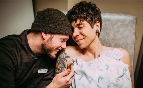 美国同性恋试管代怀合法吗(美国同性恋者是否可以通过试管代孕合法生育？)